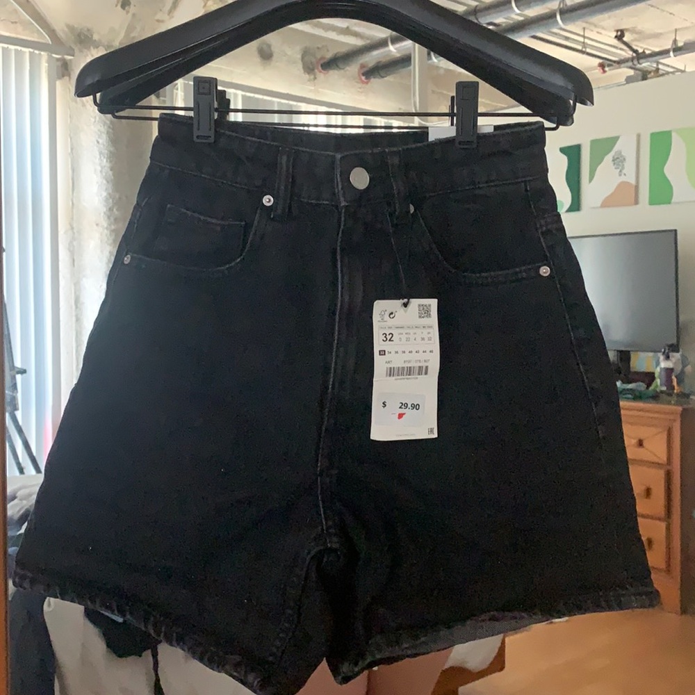 New Black Zara Mom Fit Hi-Rise Shorts